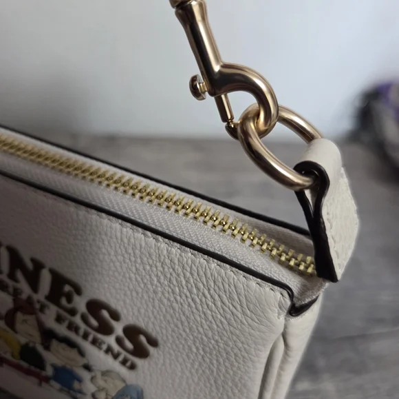 New COACH X Peanuts Notila 19 With Both Fob's N Socks - Picture 5 of 14